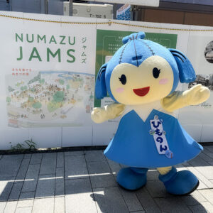 NUMAZU JAMS工事現場看板とひものん