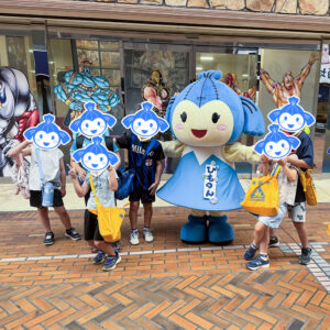 仲見世商店街で小学生のみんなとわちゃわちゃ