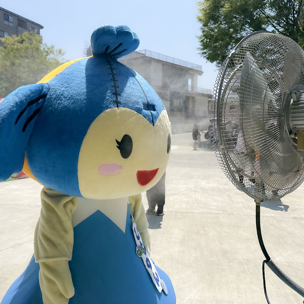 暑すぎてミスト浴びまくりひも
