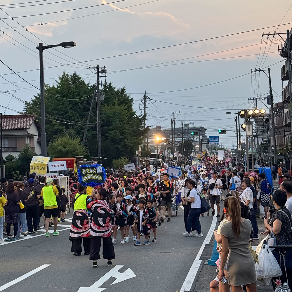 踊りを見る人達もたくさんいて盛り上がったひも！
